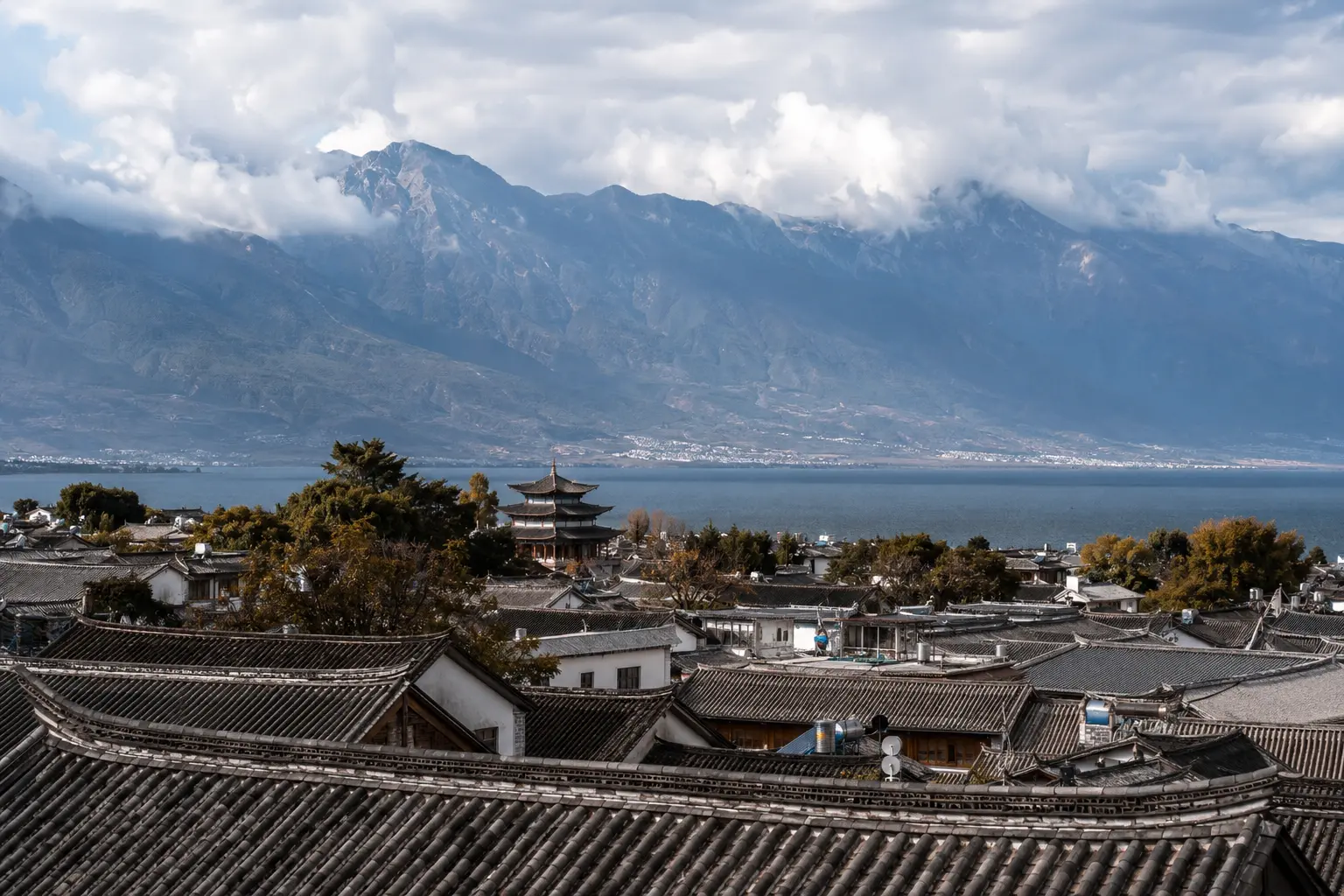 Dali old town and Cangshan mountains